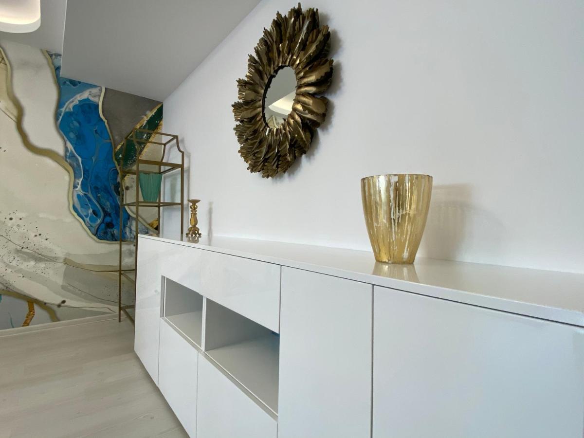Coquette Apartment Брашов Екстериор снимка